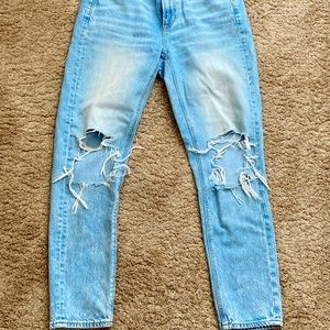 High waist ‘90s wash distressed Mom Jean